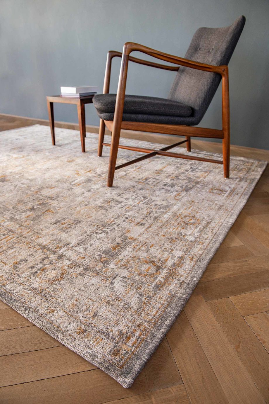 Louis De Poortere carpet LX 8884 Antiquarian Ushak Suleiman Grey interior 5