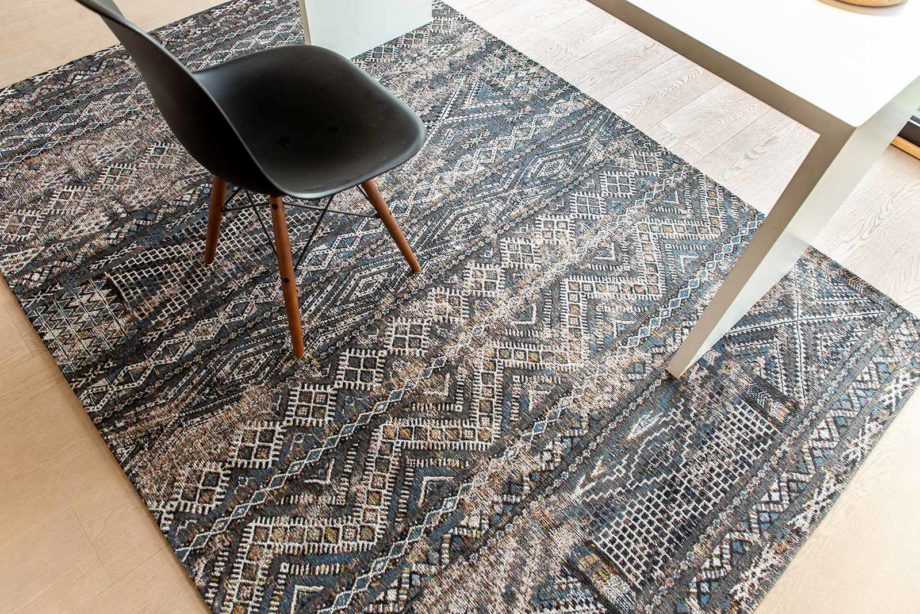 Louis De Poortere carpet LX 9113 Antiquarian Kilim Black Rabat interior 7