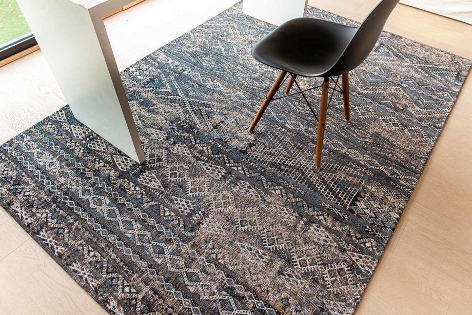 Louis De Poortere carpet LX 9113 Antiquarian Kilim Black Rabat interior 9