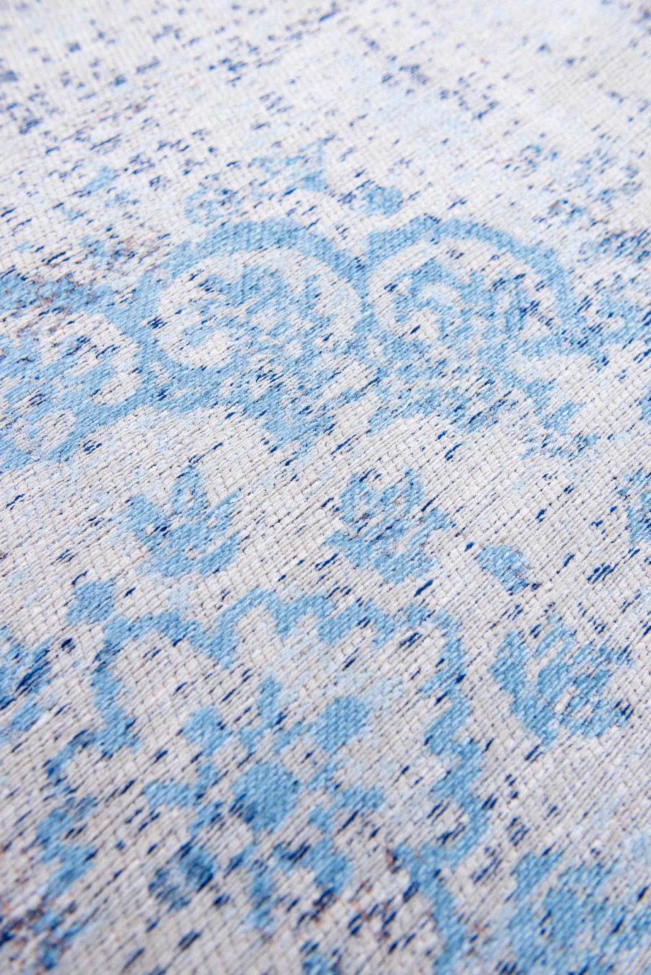 Louis De Poortere carpet LX 9065 Fading World Medallion Grey Jeans zoom 3