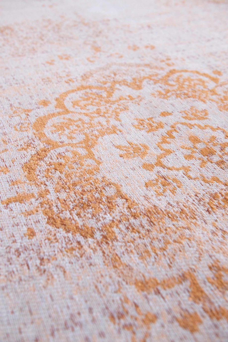 Louis De Poortere carpet LX 9067 Fading World Medallion Salmon zoom 3