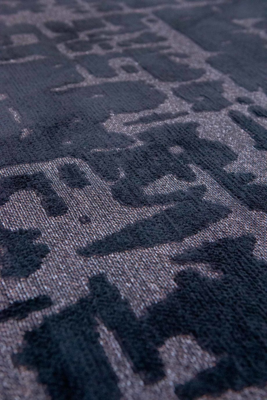 Louis De Poortere carpet LX 9200 Structures Baobab Black Water zoom 3