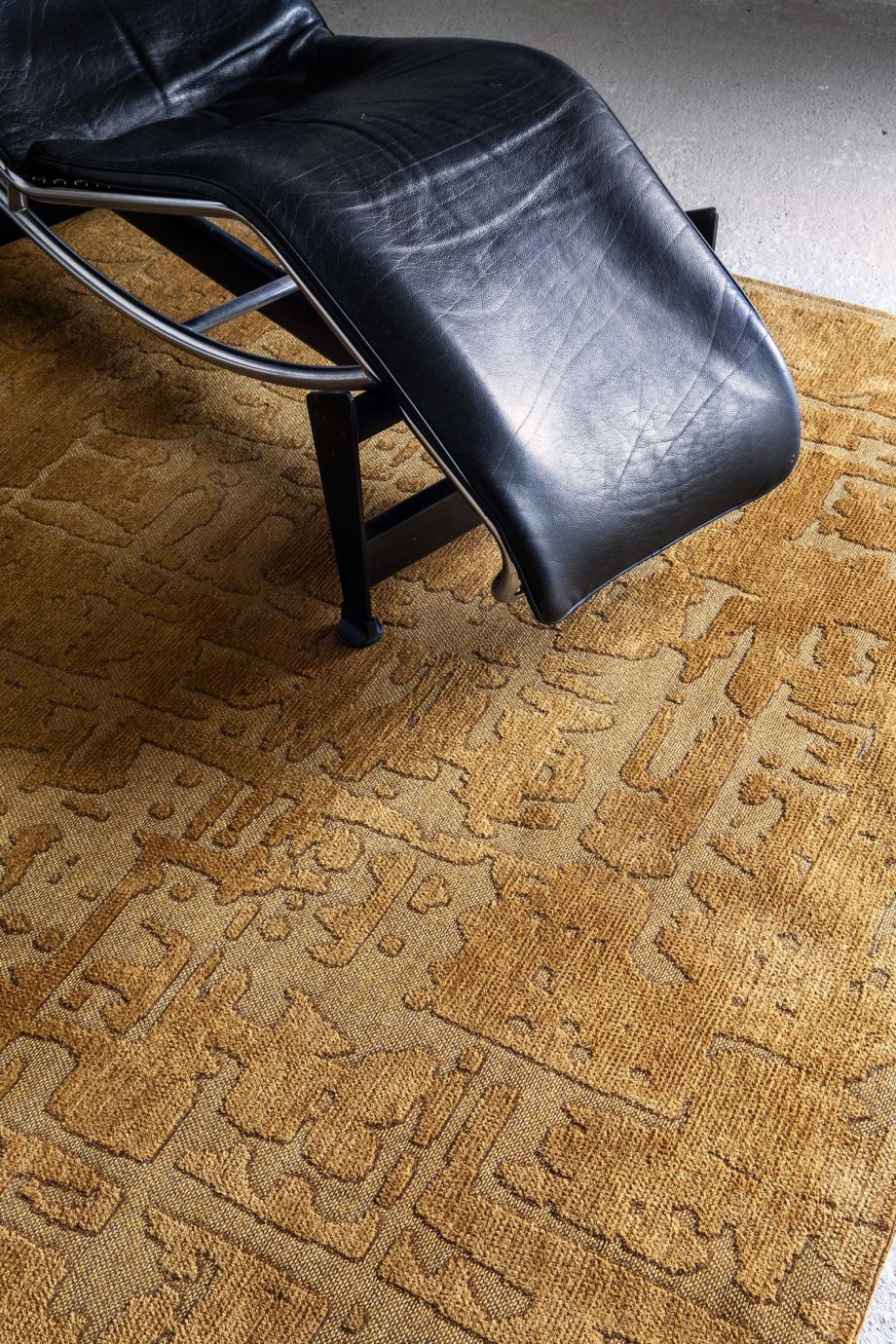 Louis De Poortere carpet LX 9201 Structures Baobab Madagascar Gold interior 2