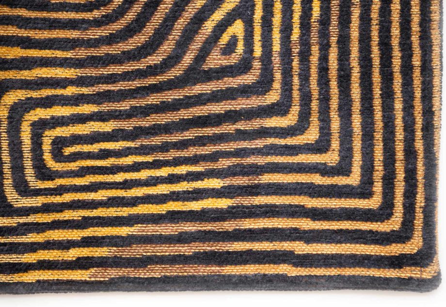 Louis De Poortere carpet LX 9227 Meditation Coral Black Gold corner