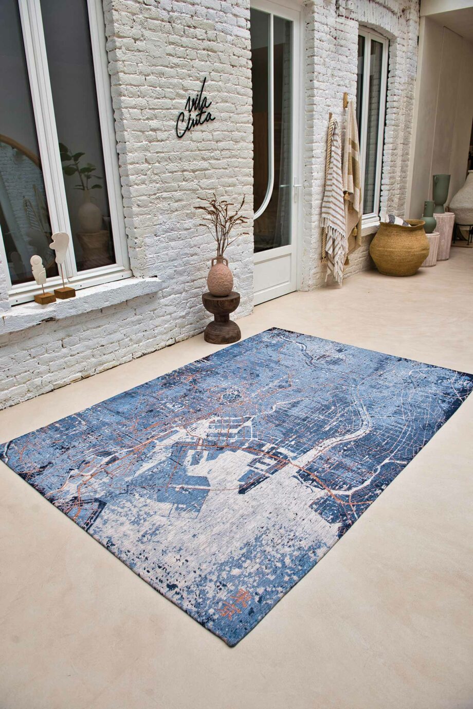 Louis De Poortere carpet Cities Tokyo 9314 Conductive Blue interior 1