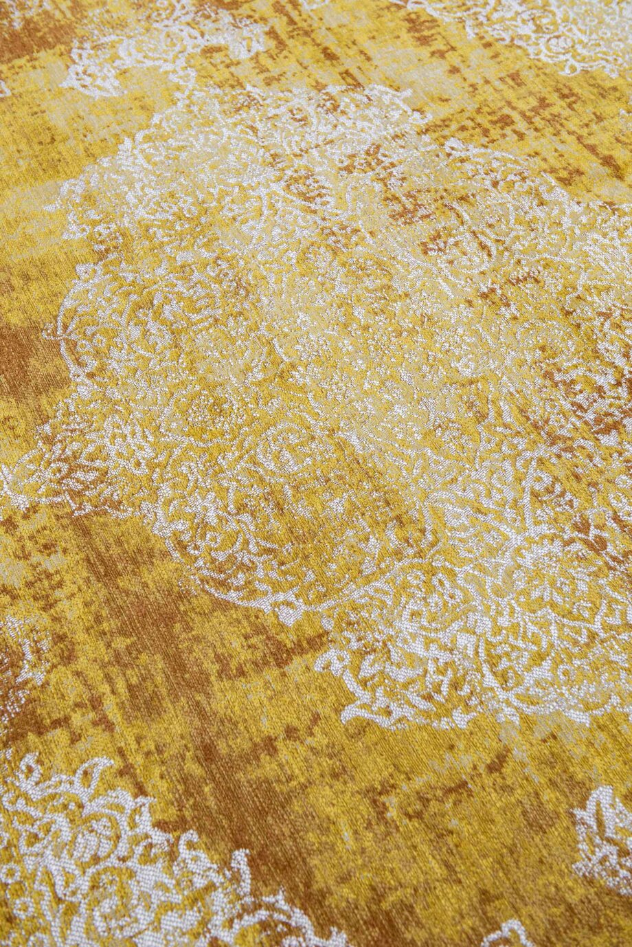 Louis De Poortere carpet Fading World Kirman 9377 Sunwax zoom 2