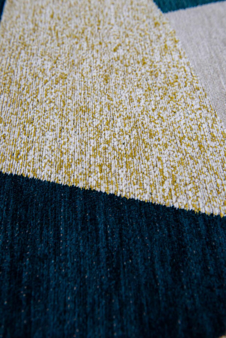 Louis De Poortere carpet Gallery Shapes 9369 Duck Song zoom 4