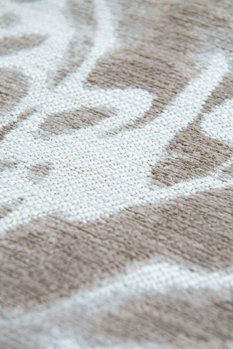 Louis De Poortere carpet Meditation Swim 9353 Grit zoom 1