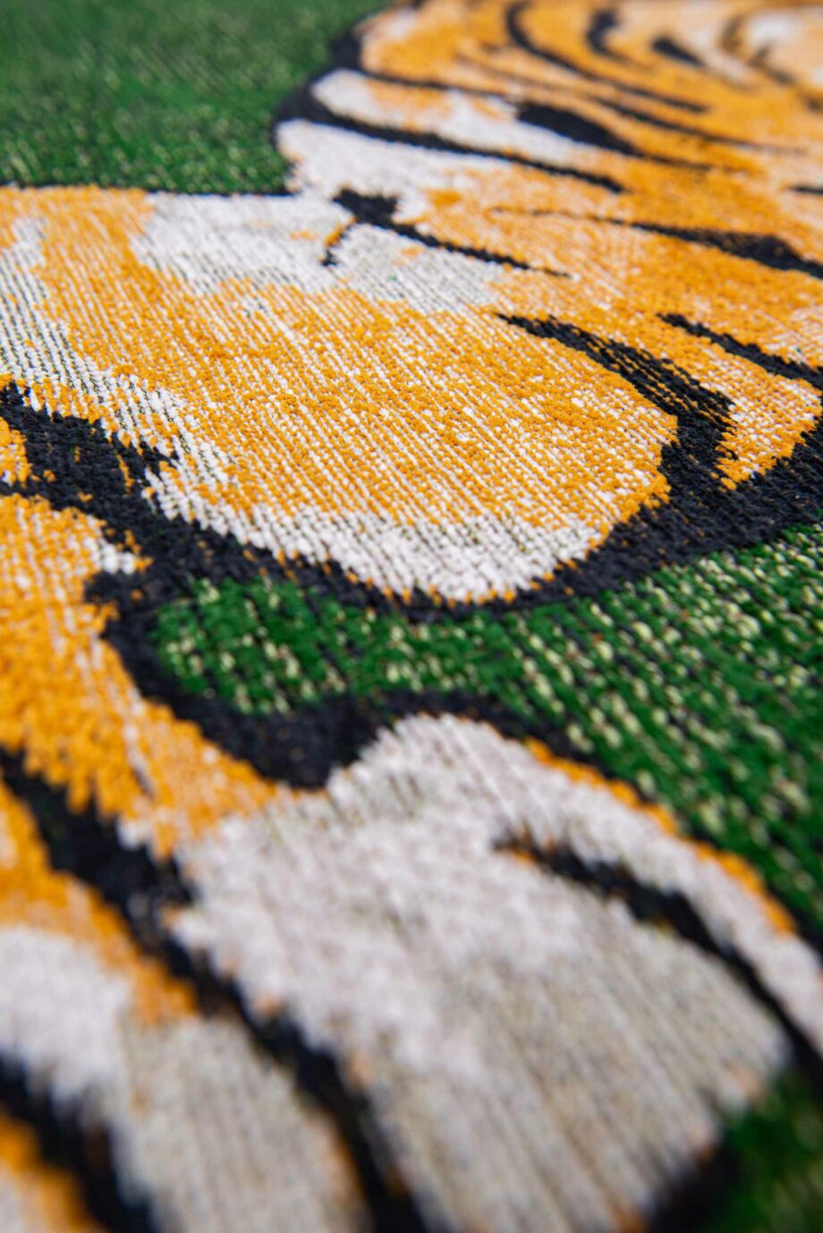 Louis De Poortere carpet Pop 9388 Green On Fire zoom 5