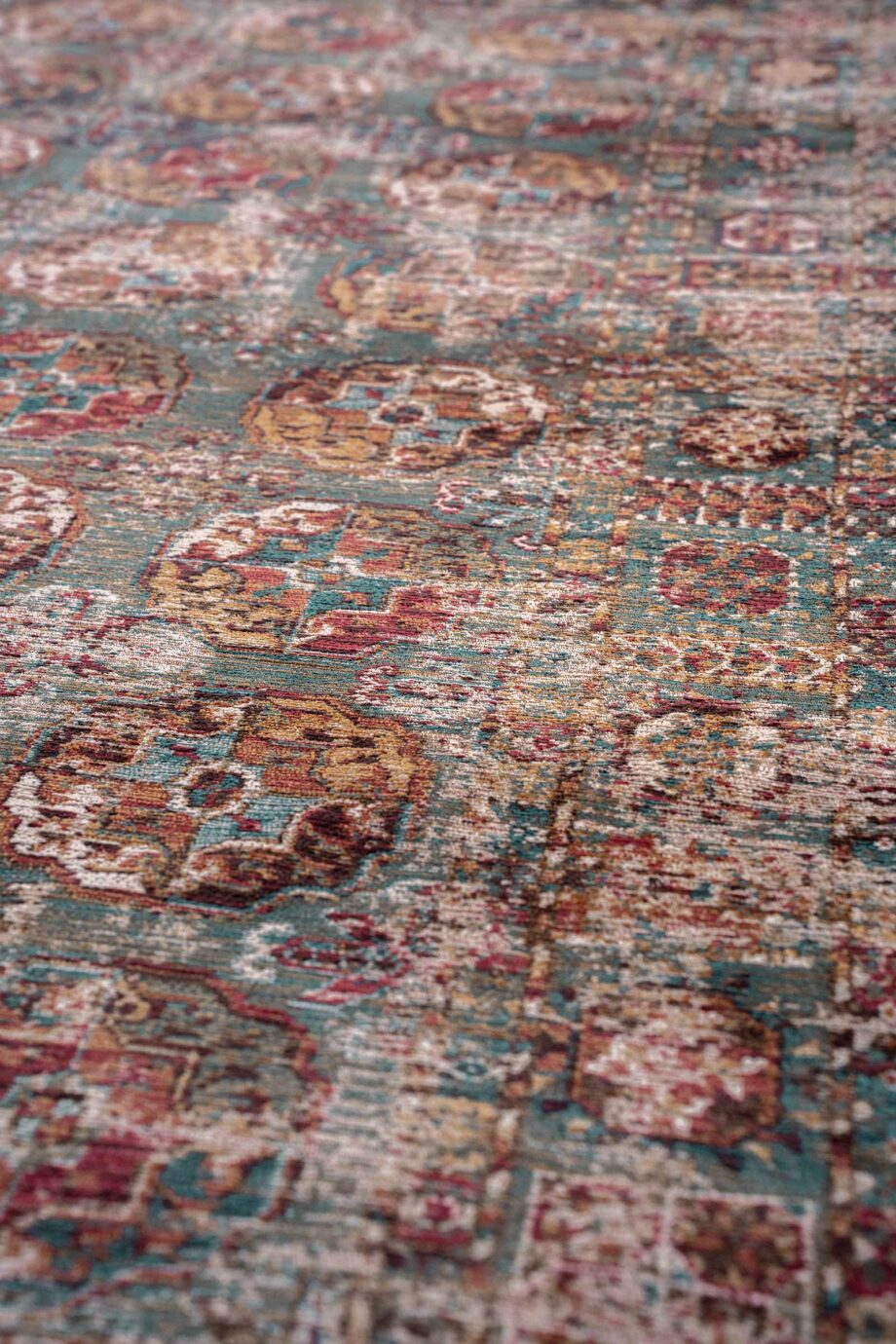 Louis De Poortere carpet Antiquarian Kasak 9845 Almati zoom vertical