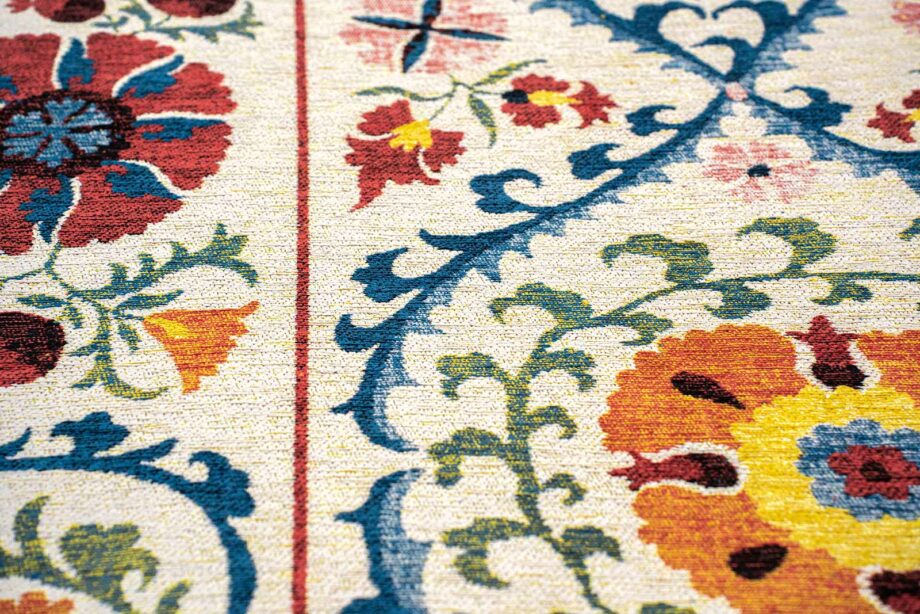 Louis De Poortere carpet Antiquarian Suzani 9728 Origine zoom 3