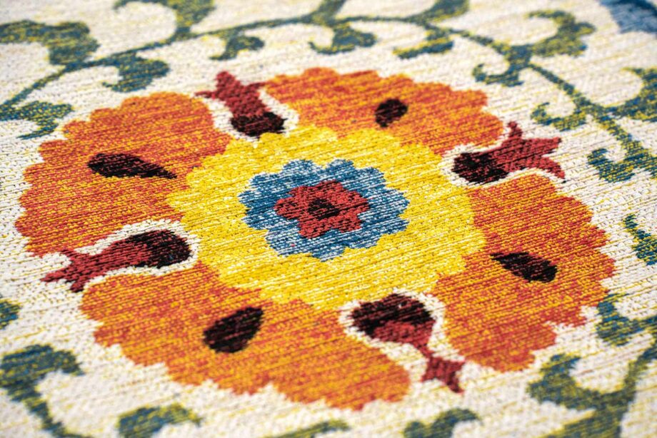 Louis De Poortere carpet Antiquarian Suzani 9728 Origine zoom 4