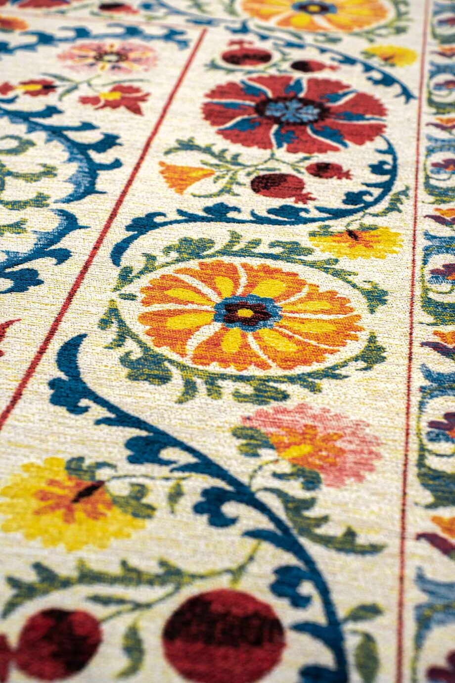 Louis De Poortere carpet Antiquarian Suzani 9728 Origine zoom vertical