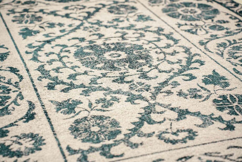 Louis De Poortere carpet Antiquarian Suzani 9733 Notos zoom 6