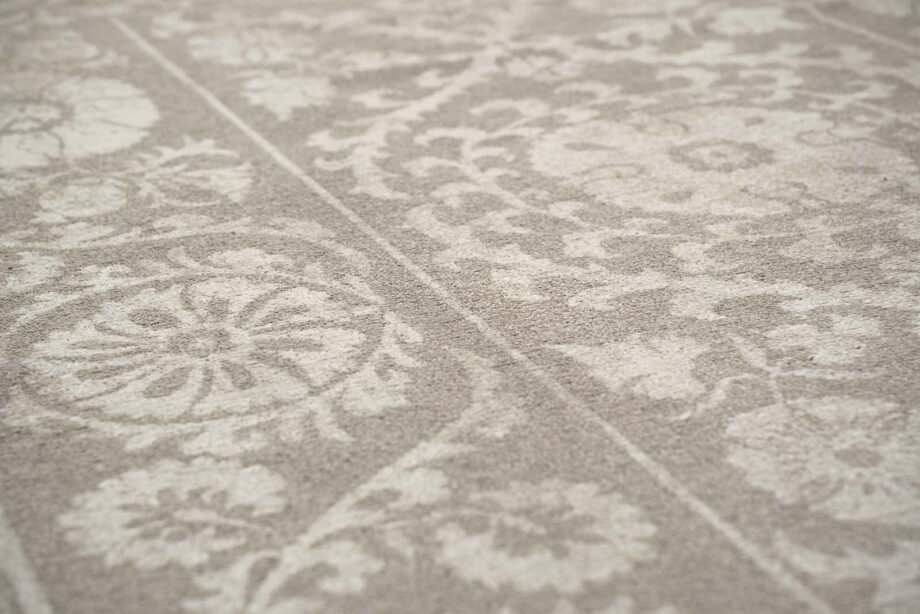Louis De Poortere carpet Antiquarian Suzani 9846 Boree zoom
