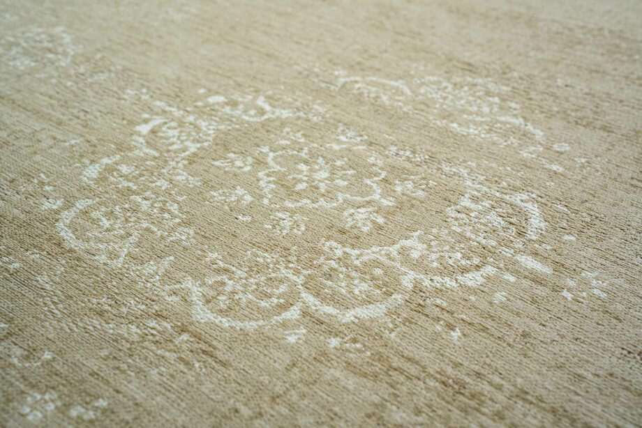 Louis De Poortere carpet Fading World Medallion 9672 Milk Curry zoom 22