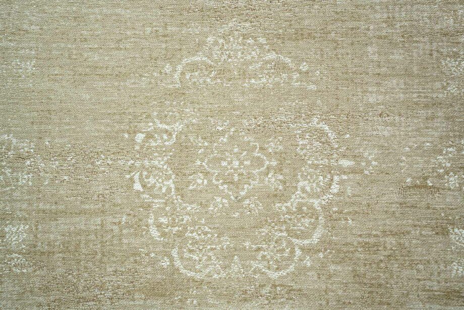 Louis De Poortere carpet Fading World Medallion 9672 Milk Curry zoom 4