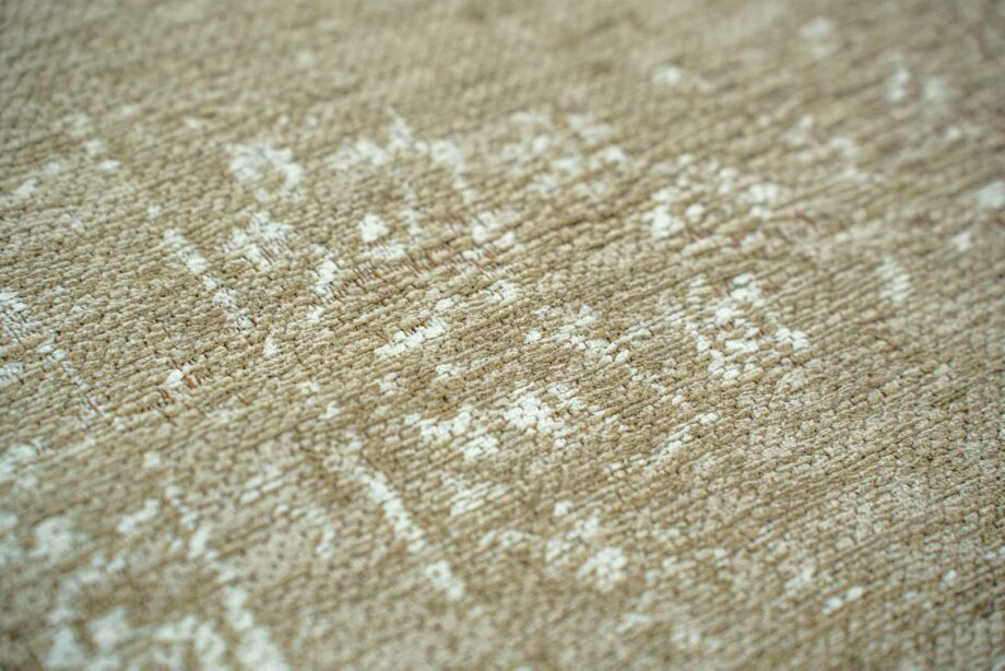 Louis De Poortere carpet Fading World Medallion 9672 Milk Curry zoom 6