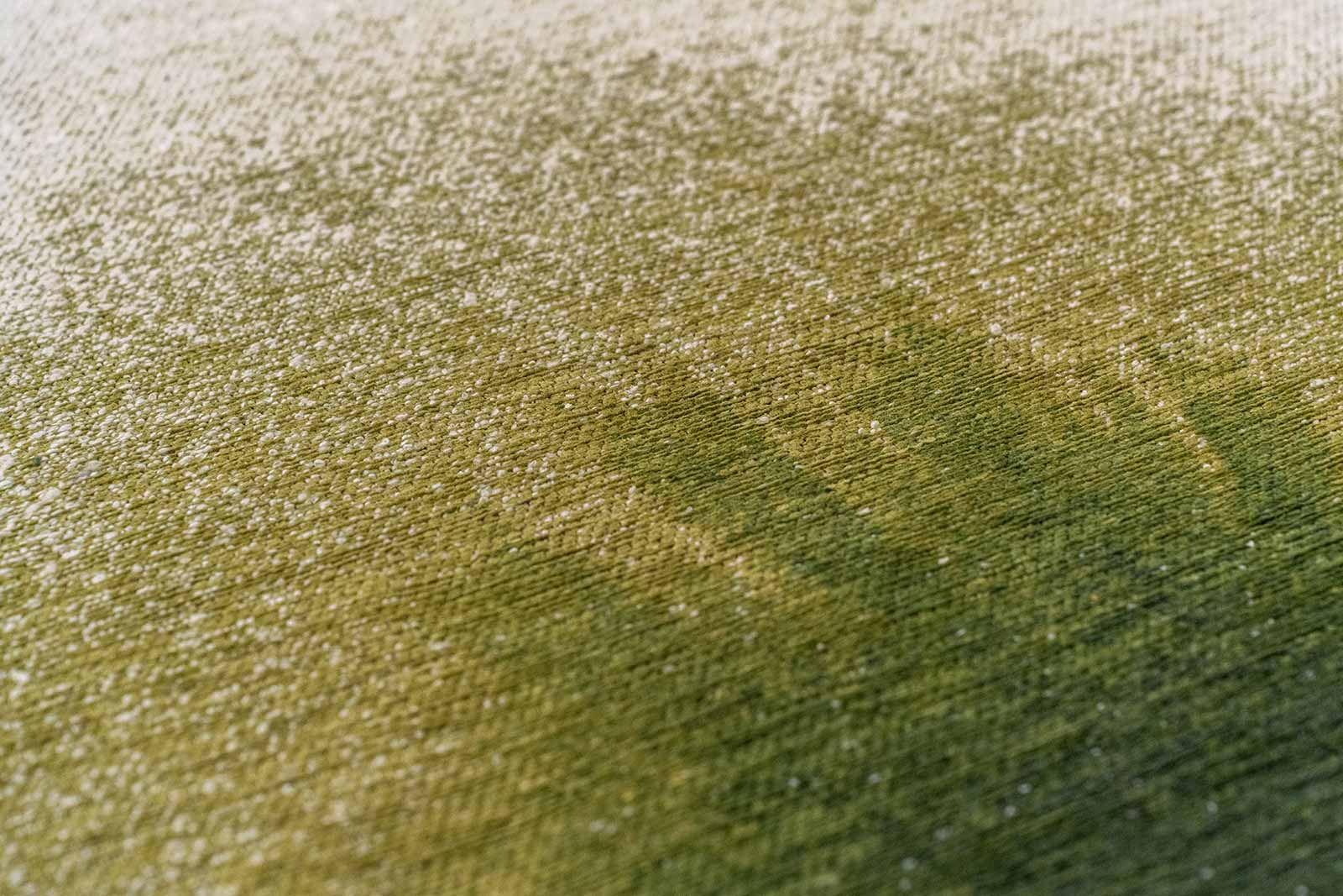 Louis De Poortere carpet Meditation 2105 Drop Green Pepper zoom 1